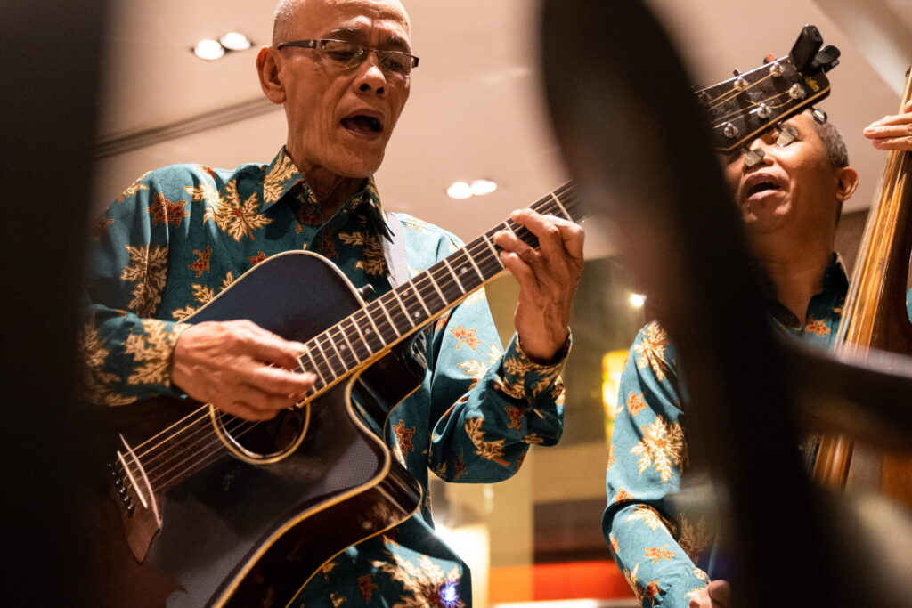 Live Performance at Melting Pot Cafe Restaurant